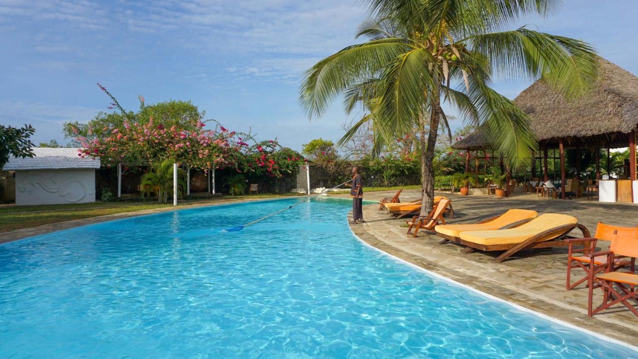 Hotel Sonrisa Diani Beach Exterior foto