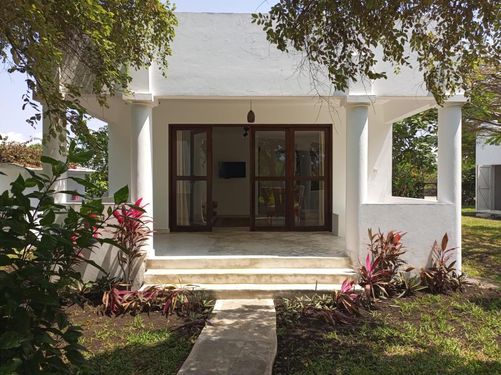 Hotel Sonrisa Diani Beach Exterior foto