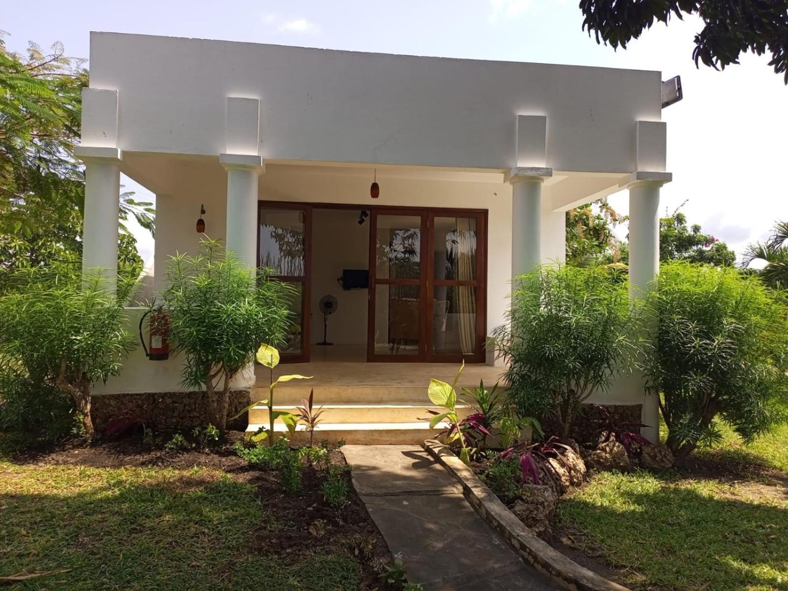 Hotel Sonrisa Diani Beach Exterior foto