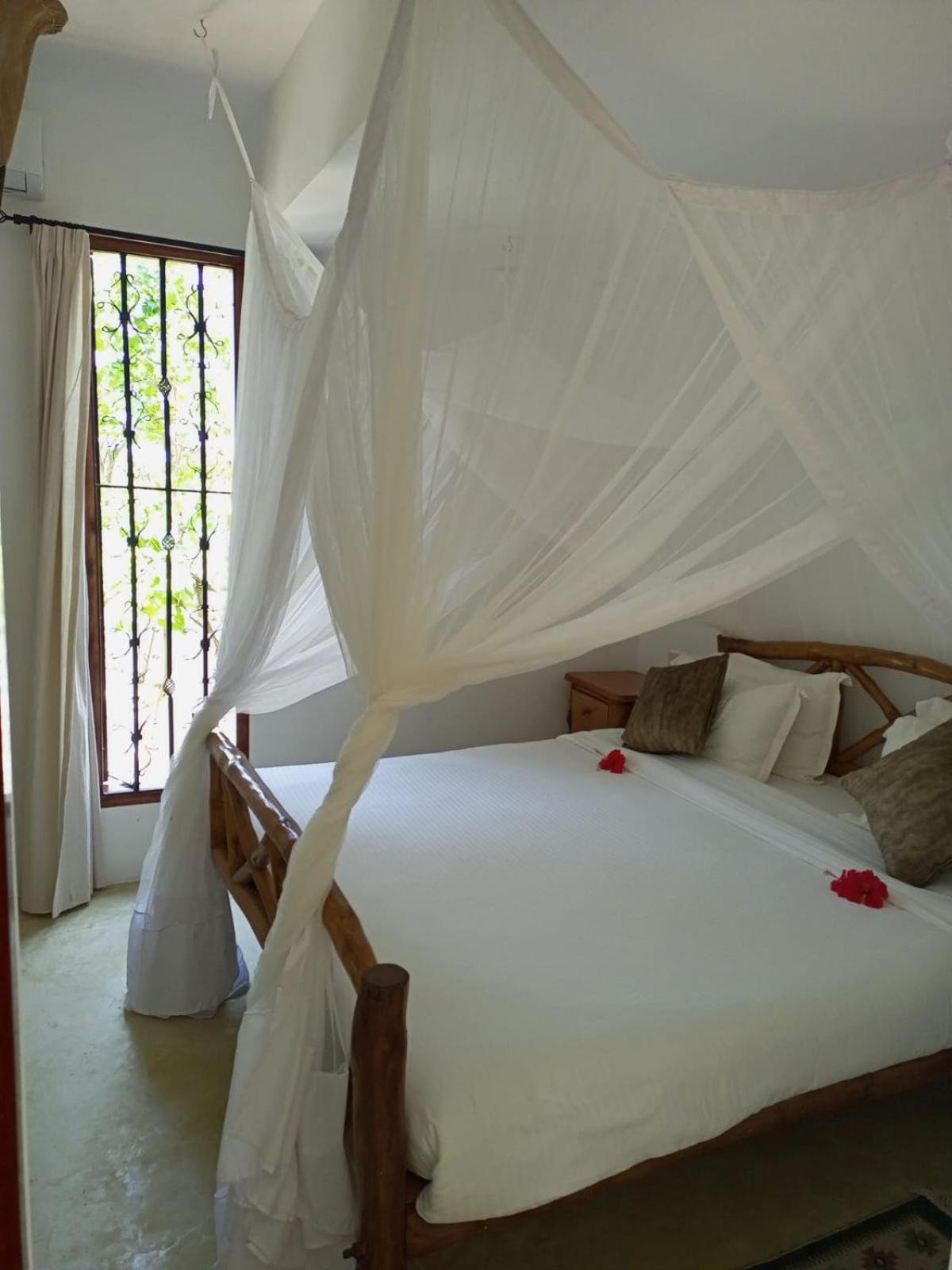Hotel Sonrisa Diani Beach Exterior foto